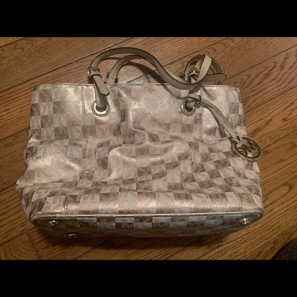 Michael Kors Handbags - Michael Kors bag